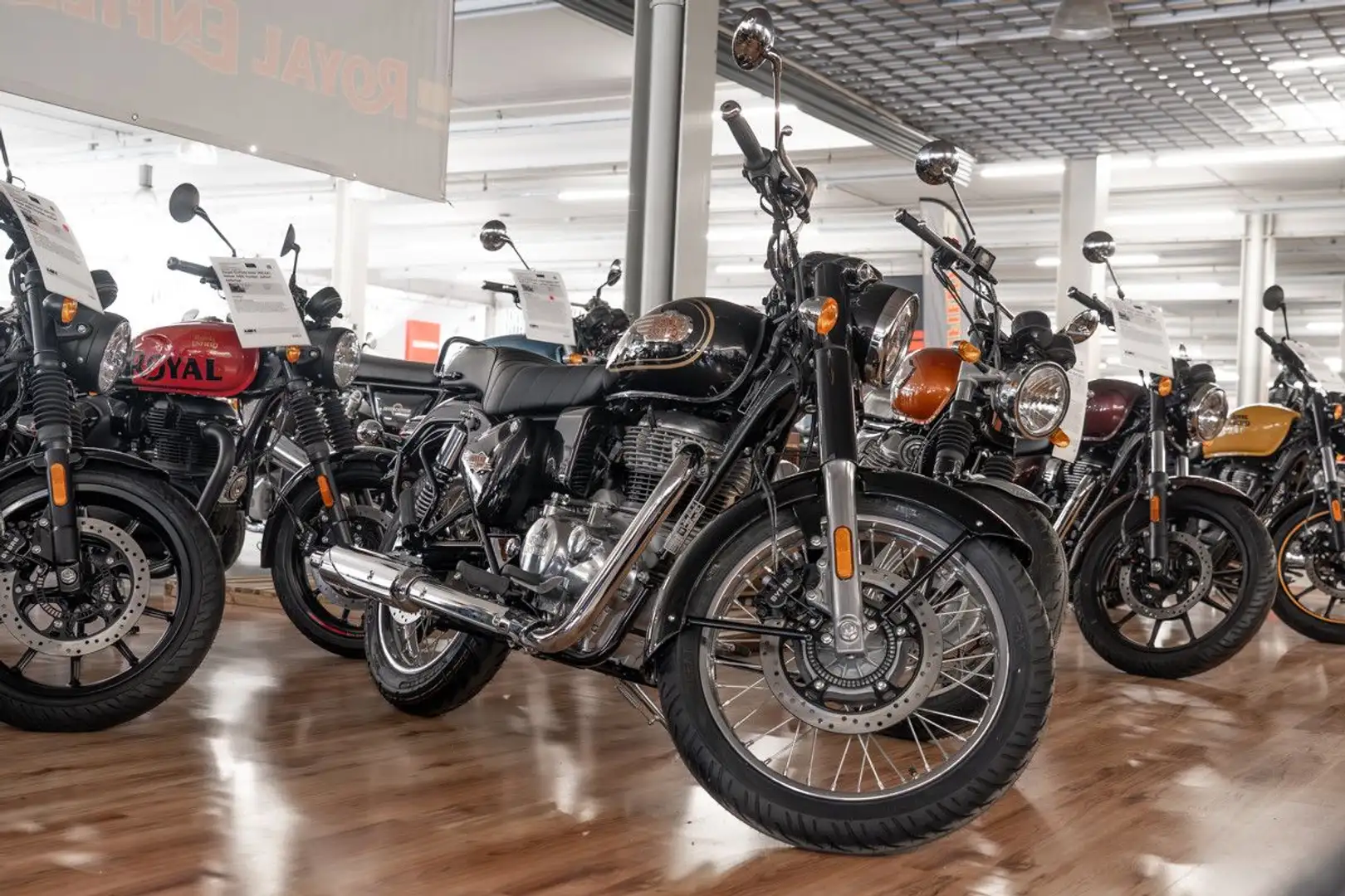 Royal Enfield Bullet 350 ABS, sofort lieferbar, Lieferservice Schwarz - 2