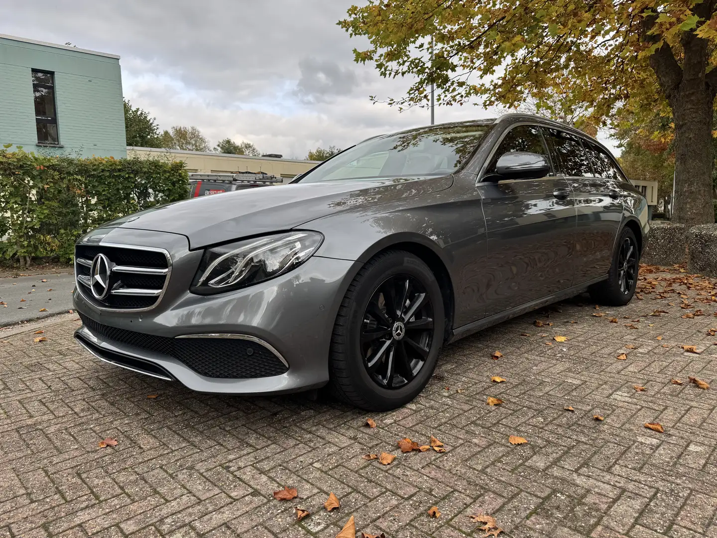 Mercedes-Benz E 200 d T 9G-TRONIC LIMOUSINE - 1