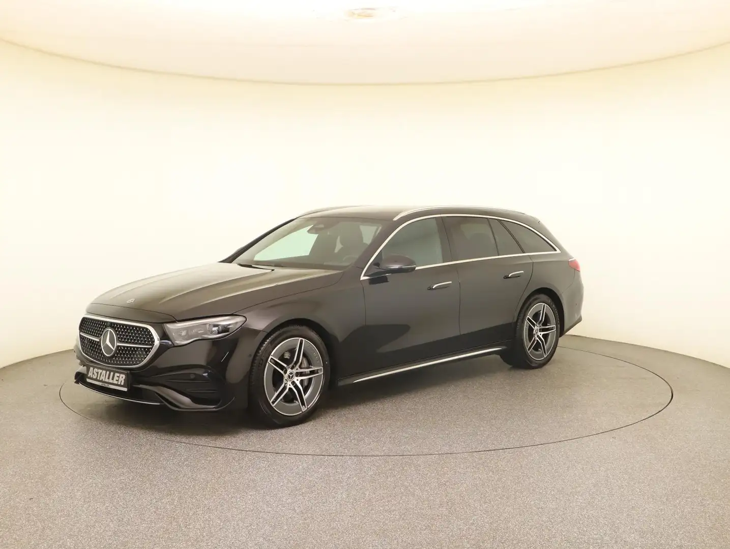 Mercedes-Benz E 450 T d 4M AMG Line 2x LED+MBUX+Pano+AHK+Distr Schwarz - 2