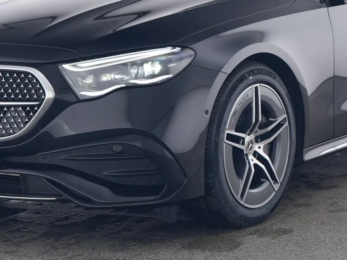 Mercedes-Benz E 450 T d 4M AMG Line 2x LED+MBUX+Pano+AHK+Distr Noir - 2