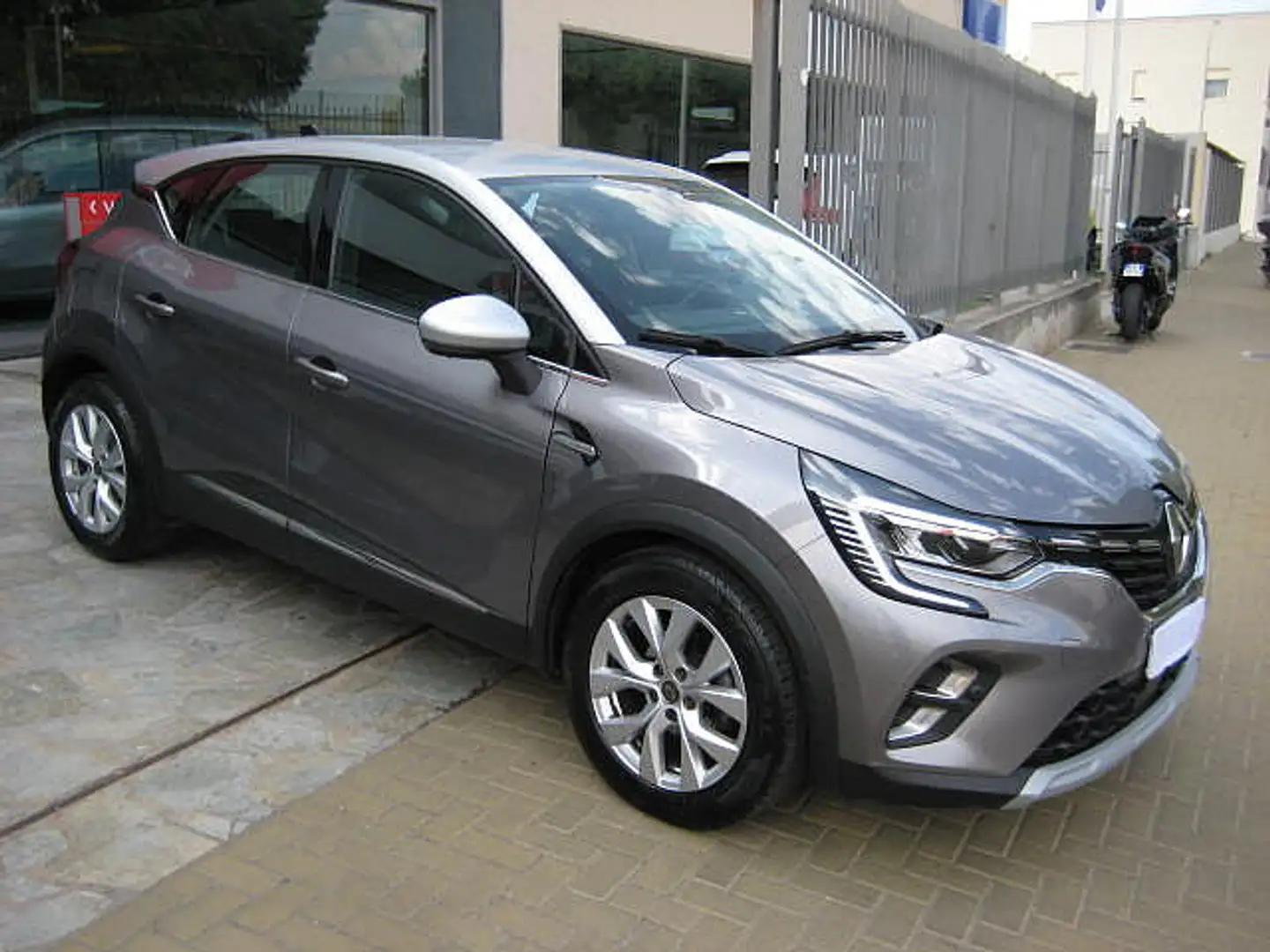 Renault Captur 2ª serie Blue dCi 115 CV EDC Intens Gris - 2