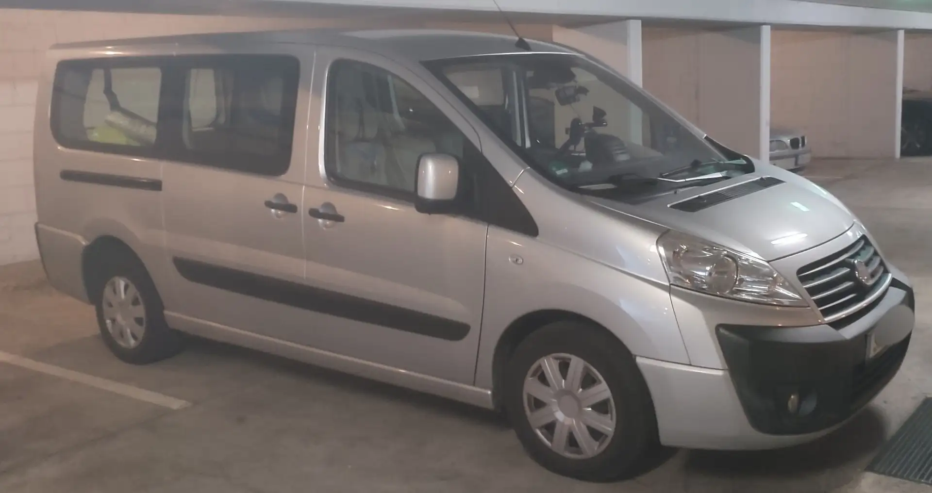 Fiat Scudo L2 Langversion, 9-Sitze herausnehmbar, 136PS Silber - 2