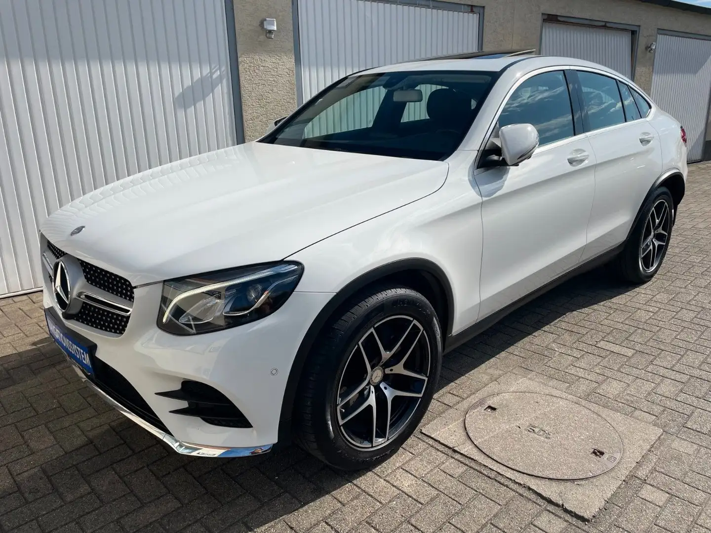 Mercedes-Benz GLC 250 COUPE AMG 4X4 360° GSSD ACC MEDIA KEYLESS LEDER Weiß - 2