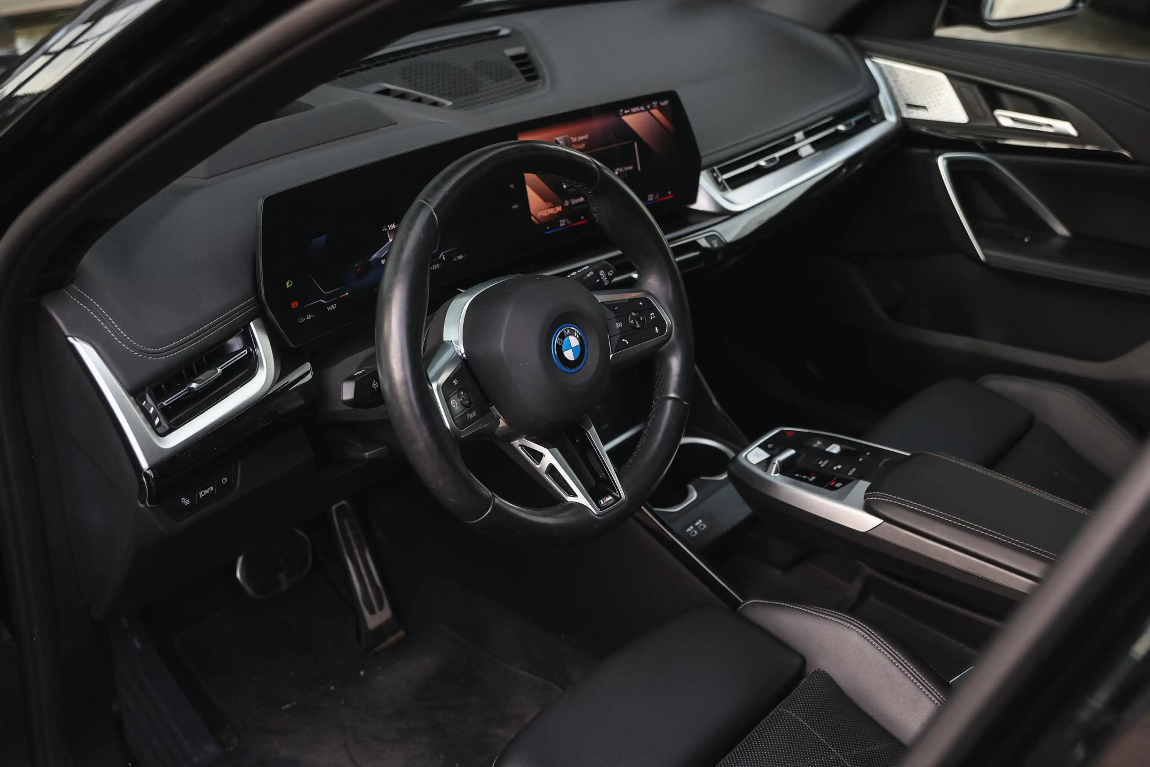 BMW iX1 xDrive30 M Sport / Trekhaak / Panoramadak / Comfor — photo 11