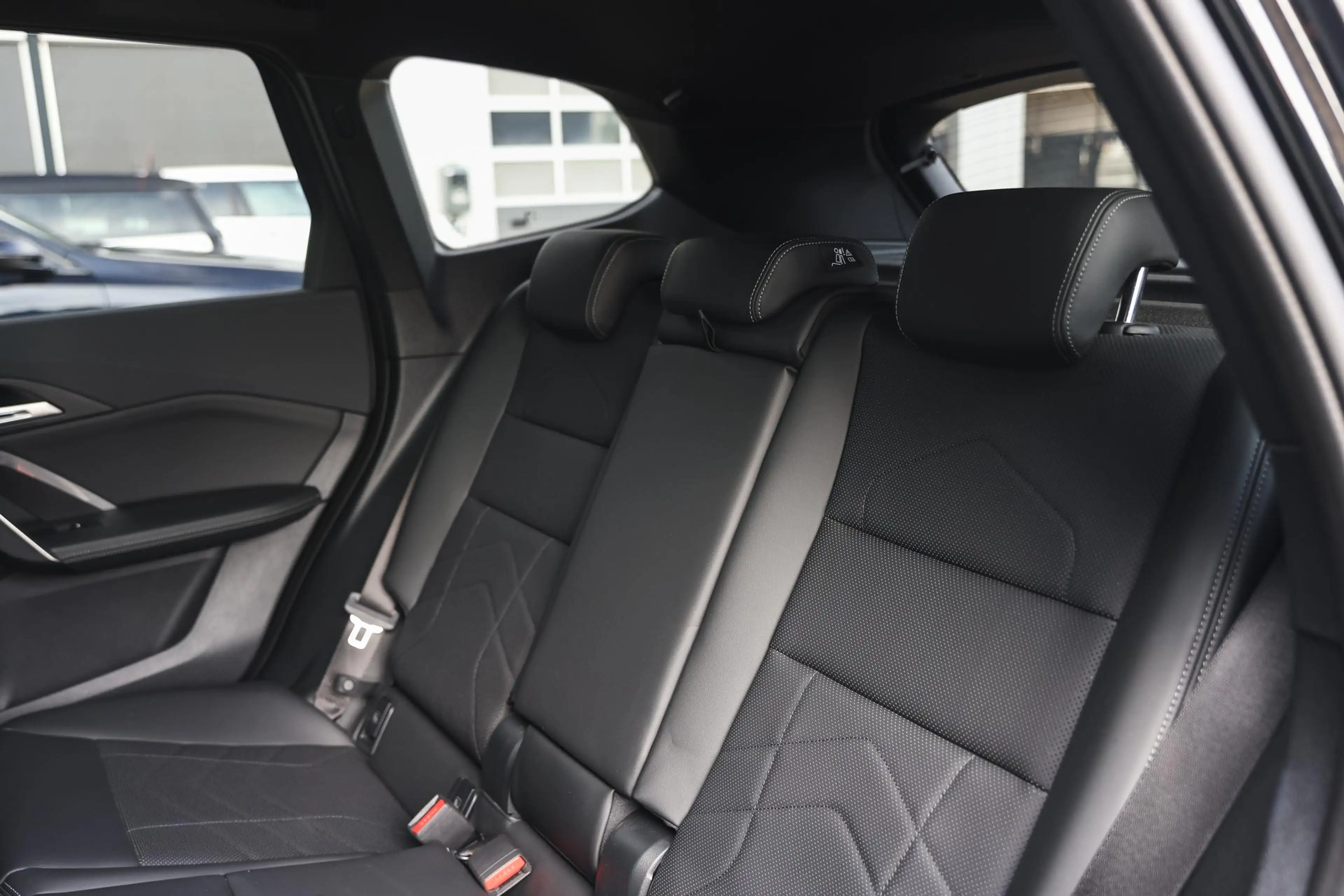 BMW iX1 xDrive30 M Sport / Trekhaak / Panoramadak / Comfor — photo 13