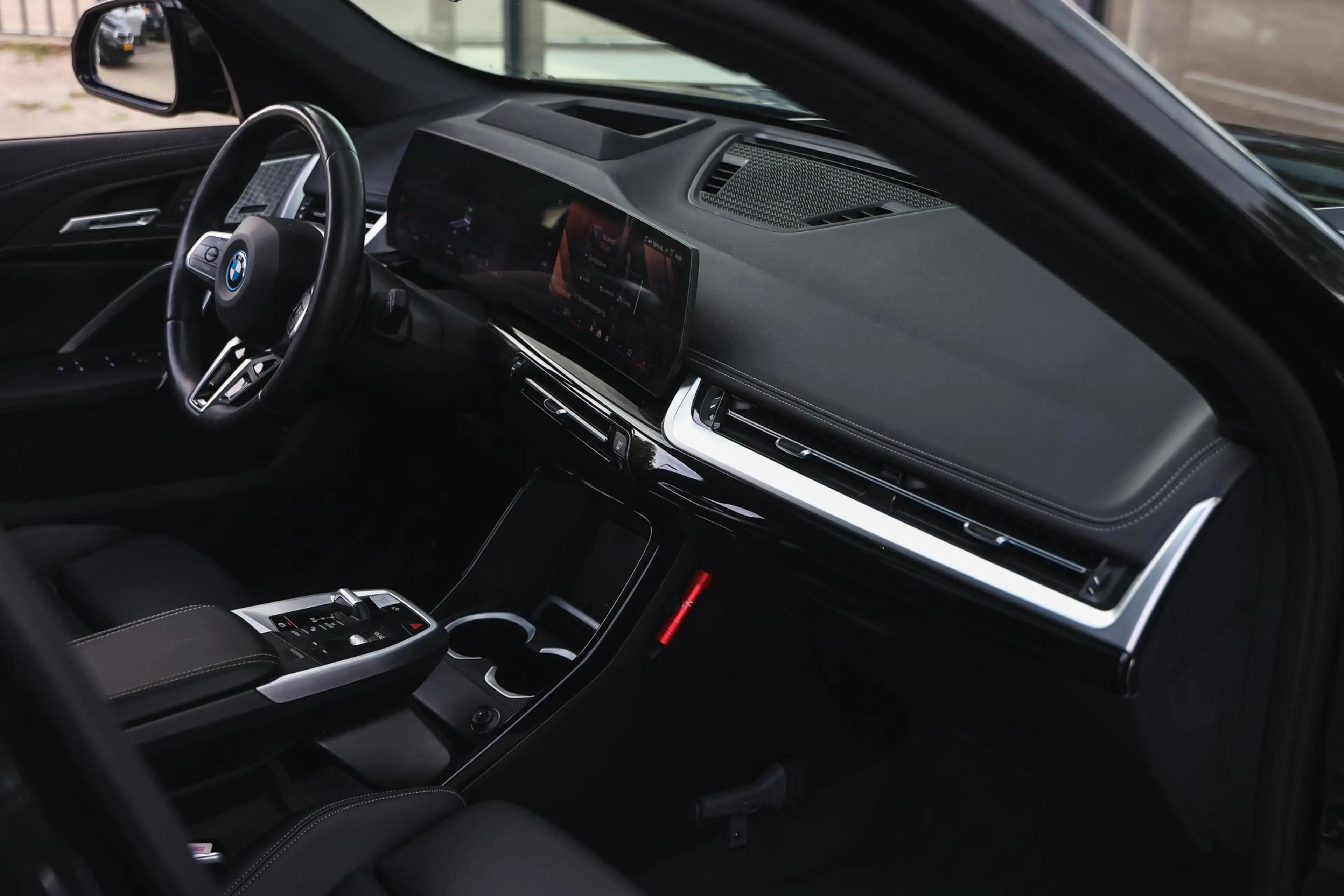 BMW iX1 xDrive30 M Sport / Trekhaak / Panoramadak / Comfor — photo 12