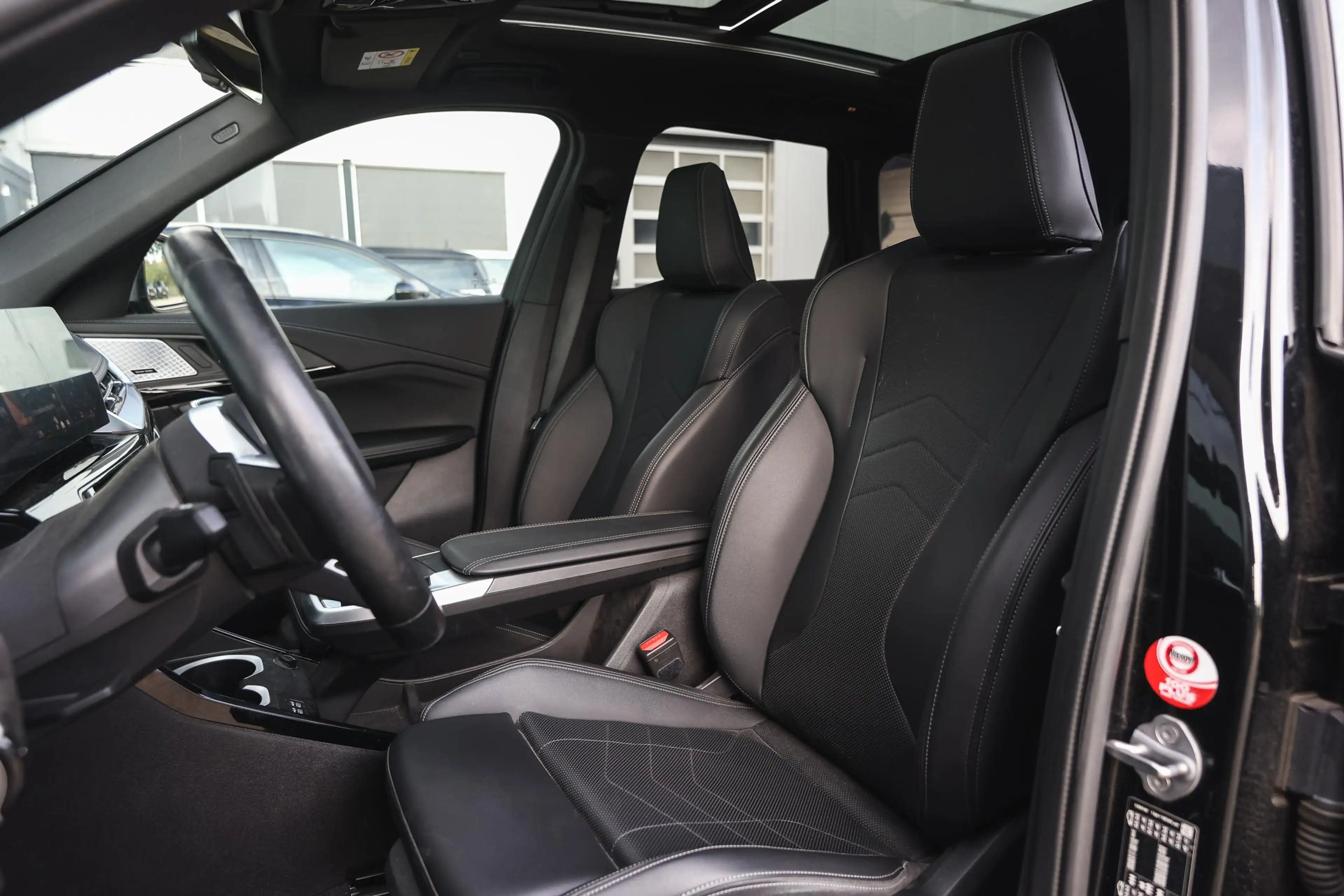 BMW iX1 xDrive30 M Sport / Trekhaak / Panoramadak / Comfor — photo 14