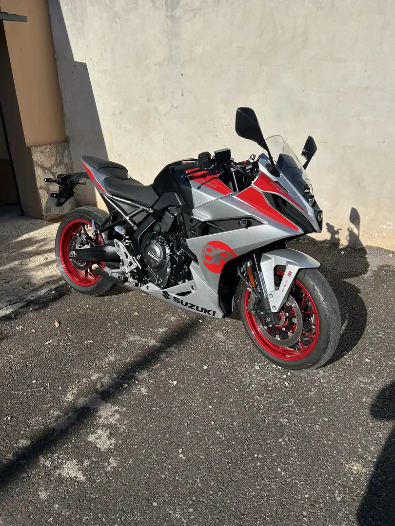 Suzuki GSX 8R regalo colin Srebrny - 1