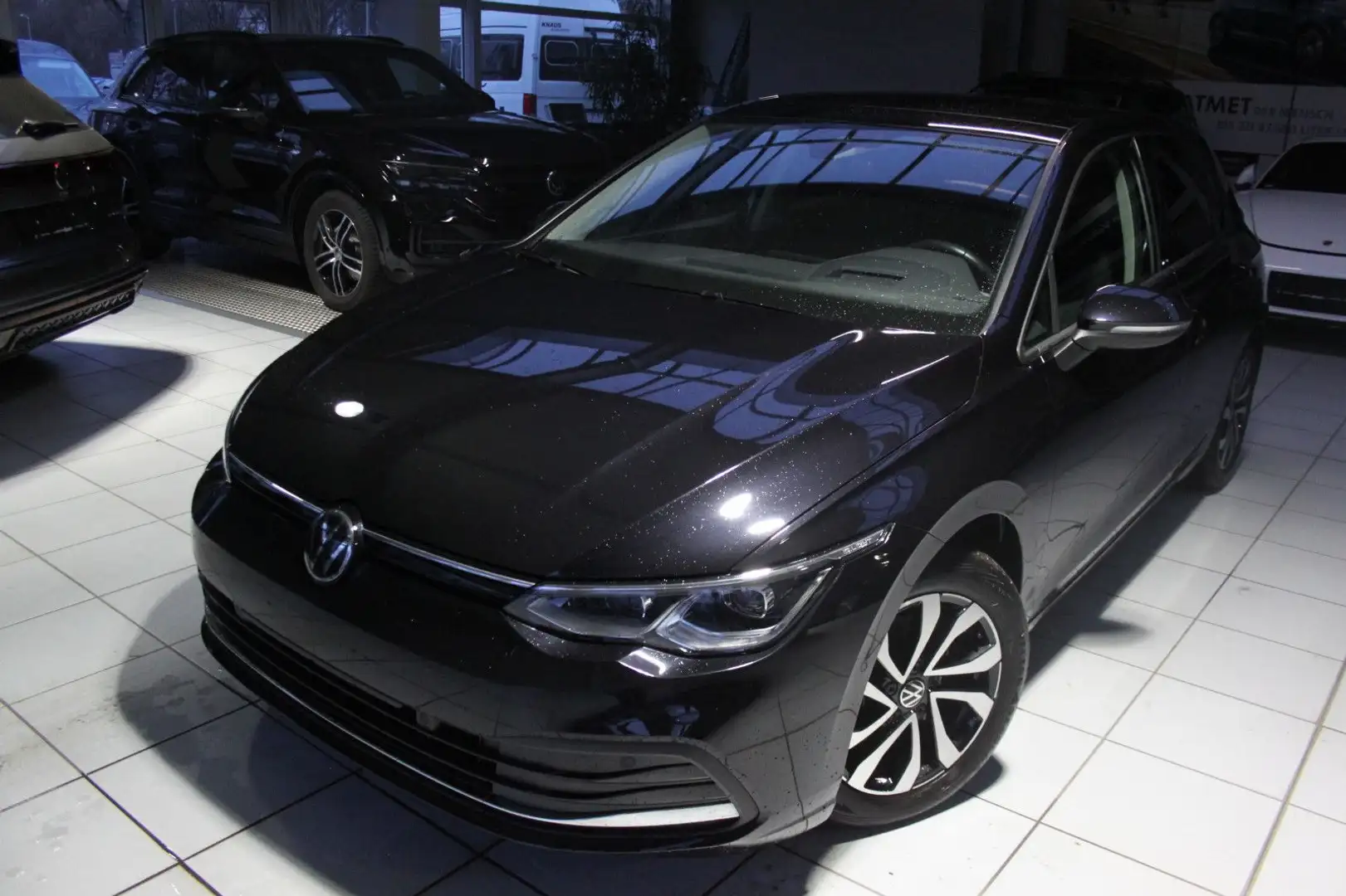 Volkswagen Golf VIII/DSG/AHK/KAME/NAVI/STZHZACC/HUD/ALU/STZ Schwarz - 1