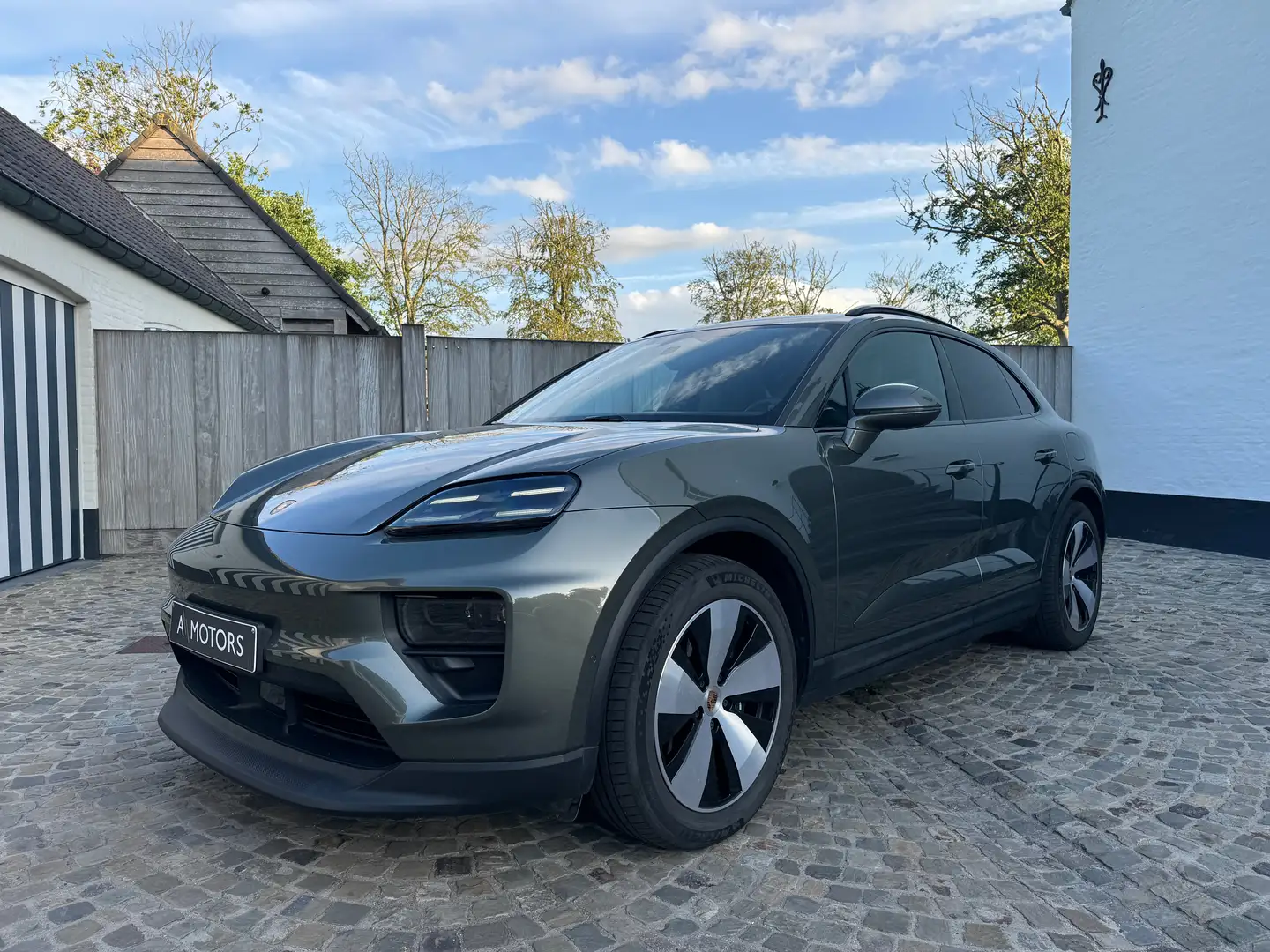 PORSCHE Macan