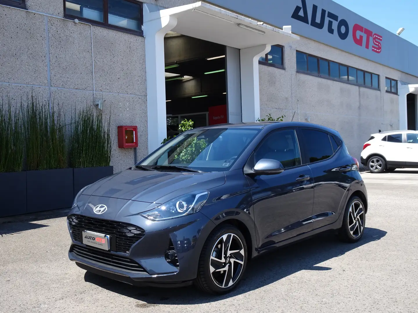 Hyundai i10 i10 1.0 mpi Prime 67cv LED Navi Retrocamera Grau - 1
