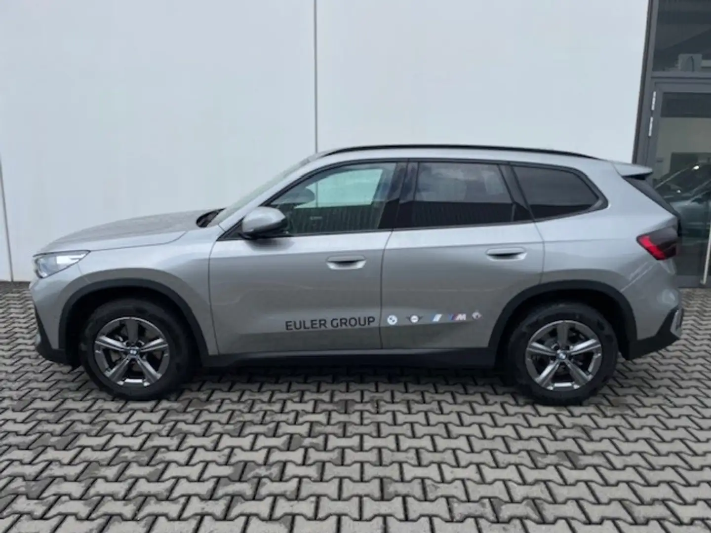 BMW X1 sDrive18i HUD AHK-klappbar AHK Navi Digitales Cock Silber - 2