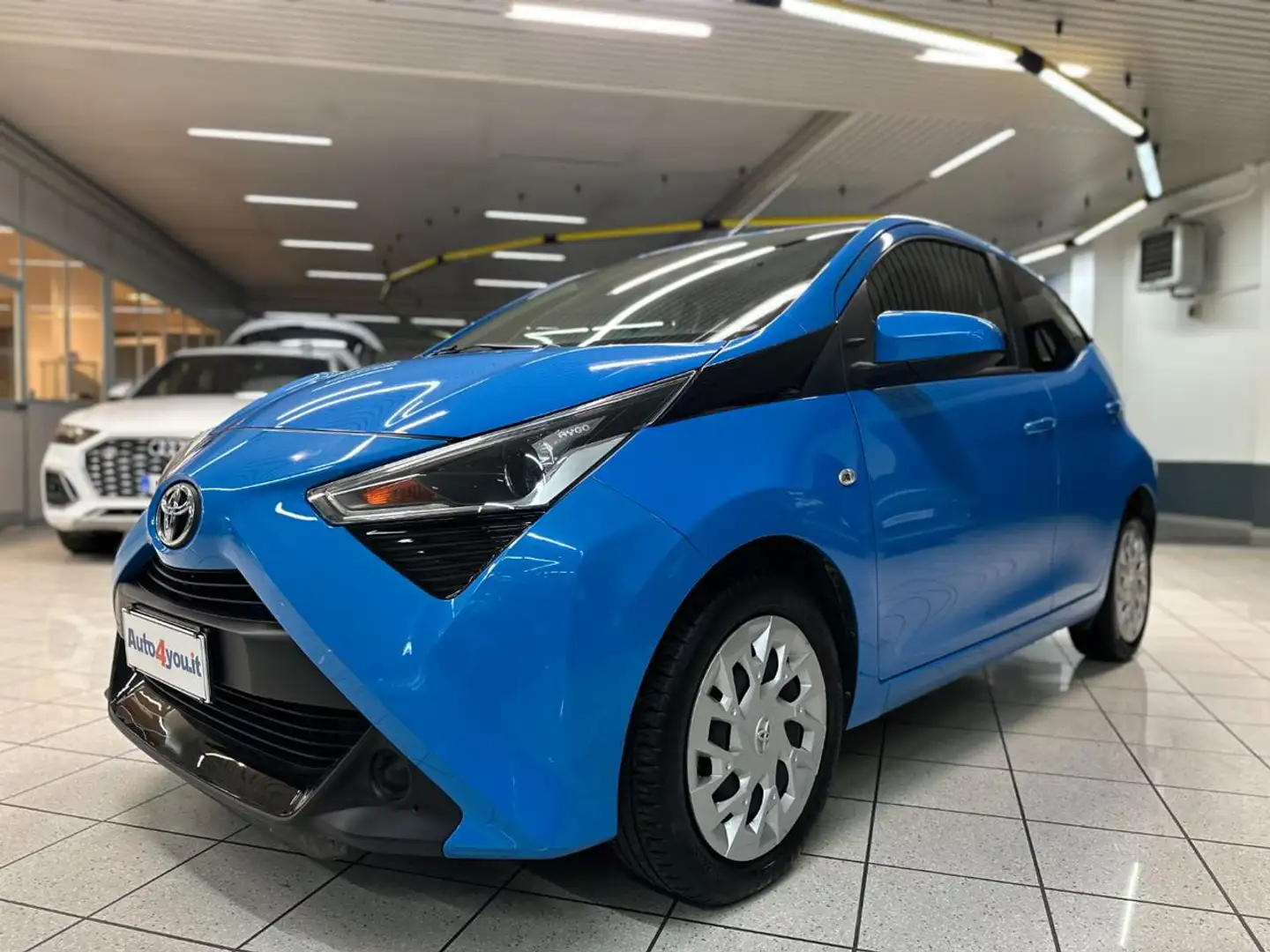 Toyota Aygo 1.0 VVT-i 72 CV 5 porte x-business NEOPAT- IVA ESP Blauw - 2