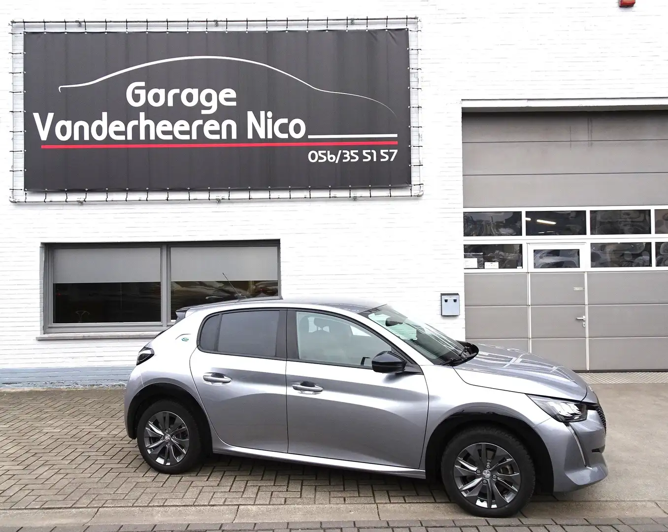 Peugeot e-208 50kWh Allure CARPLAY,CAMERA,NAVI,CRUISE,LED,BLUETH Grijs - 1