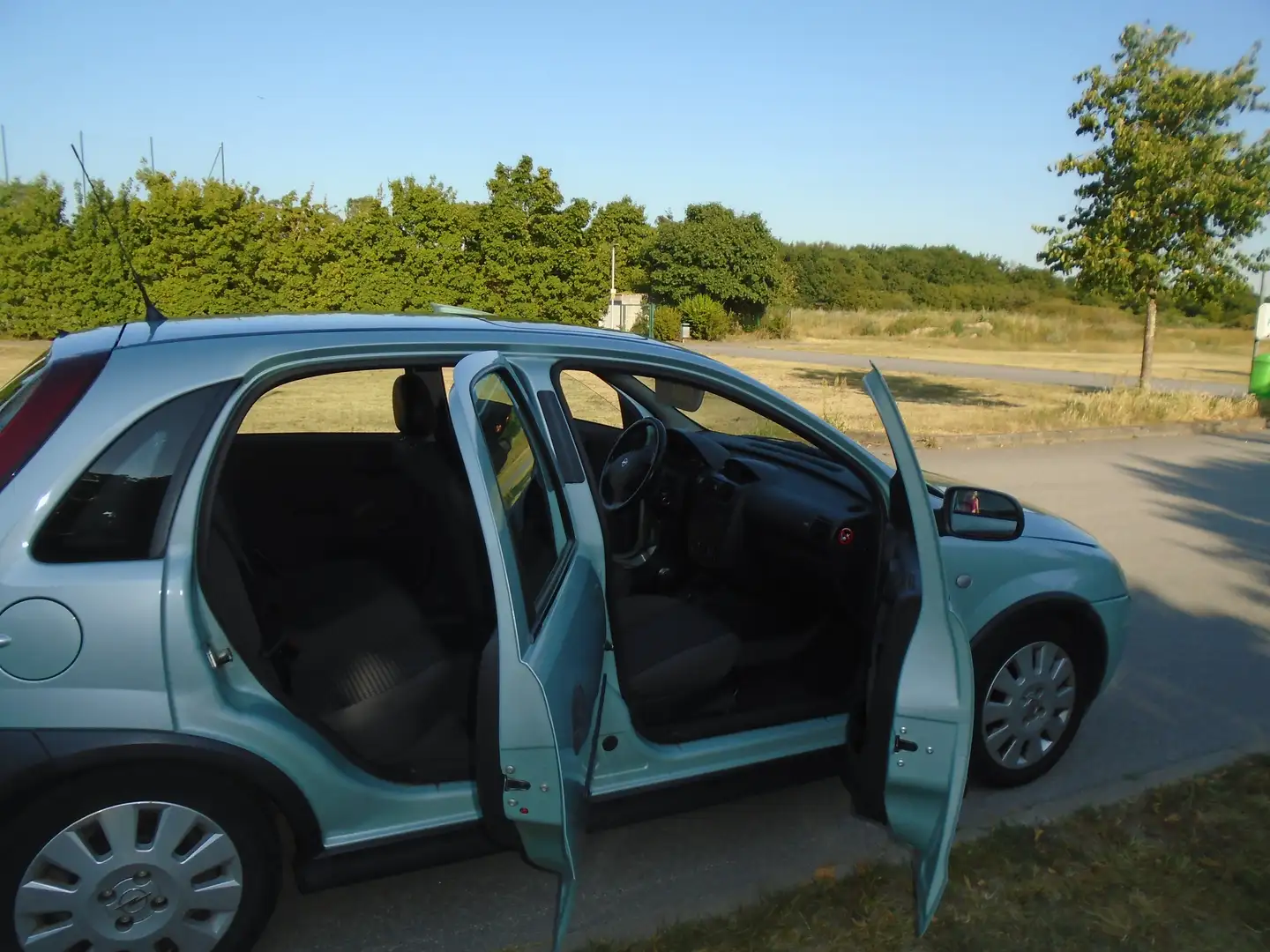 Opel Corsa Corsa 1.2 16V Elegance Grün - 1