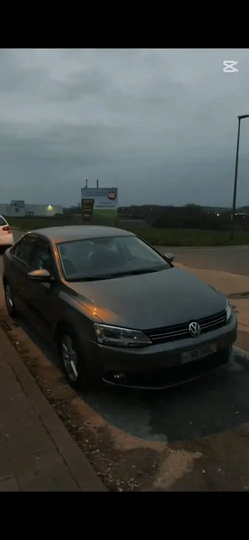 Volkswagen Jetta 1.6 CR TDi Comfortline - 1