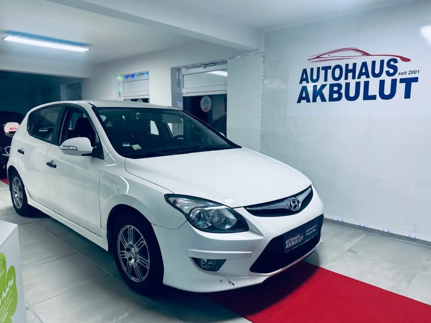 Hyundai i30 Classic*Finanzierung+Garantie+Tüv+Inspektion* Weiß - 1