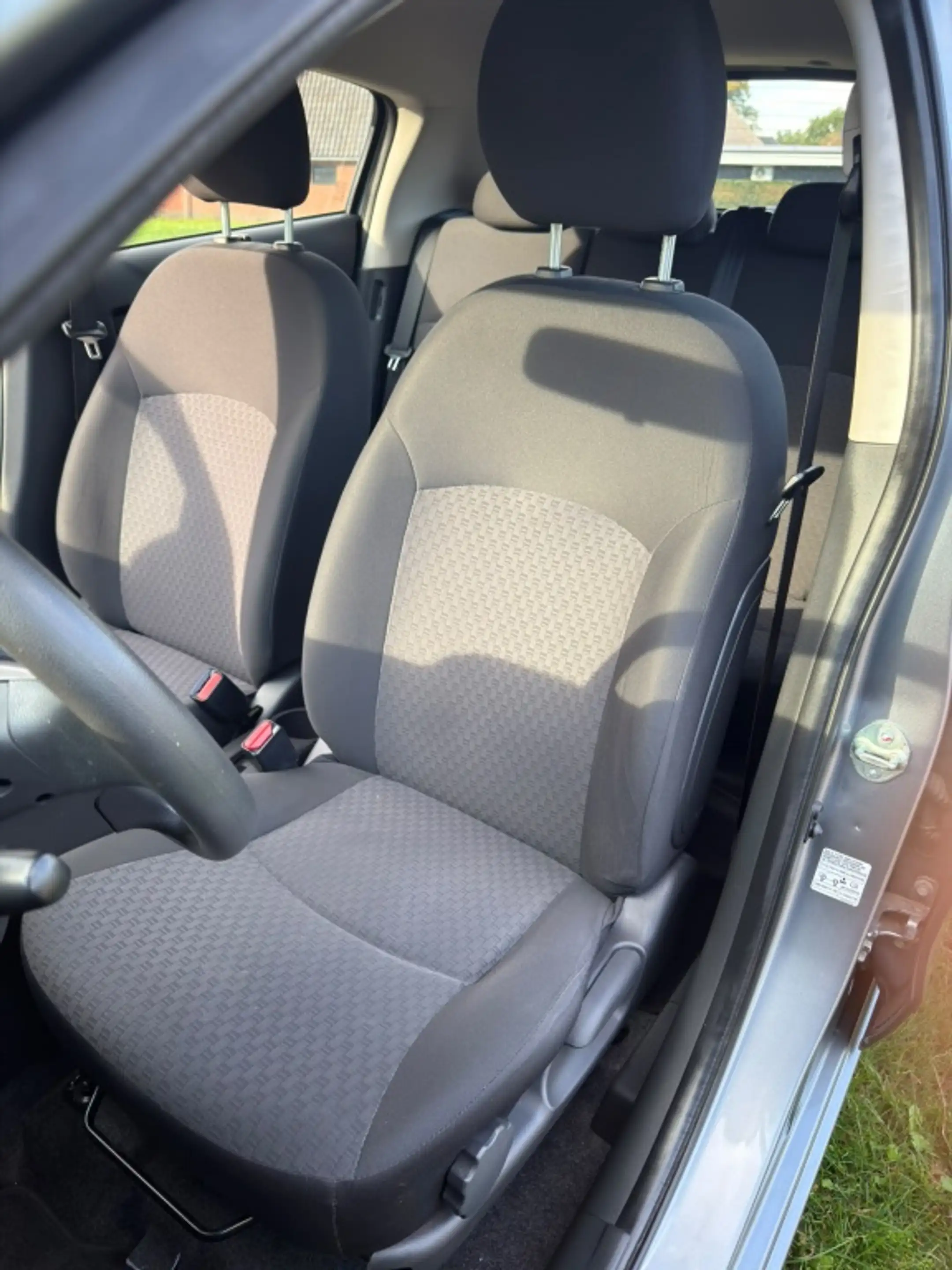 Mitsubishi Space Star 1.0 Cool+ — photo 11