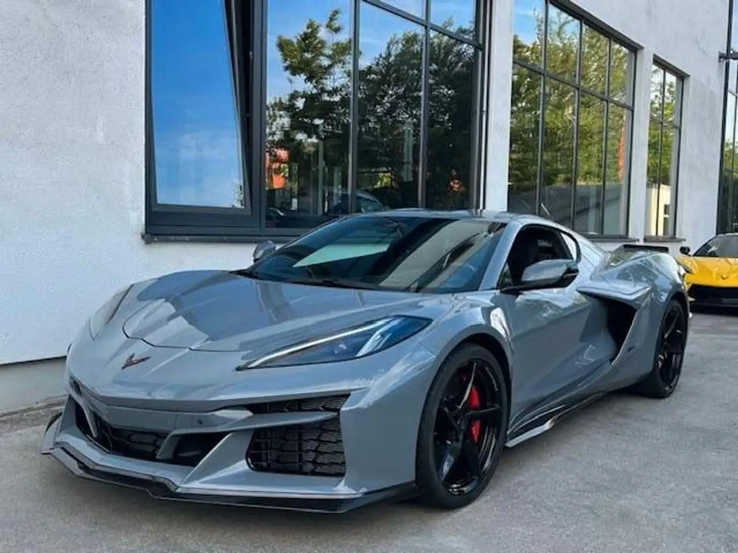 Corvette C8 Coupe E-Ray 3LZ Werksgarantie Grau - 1
