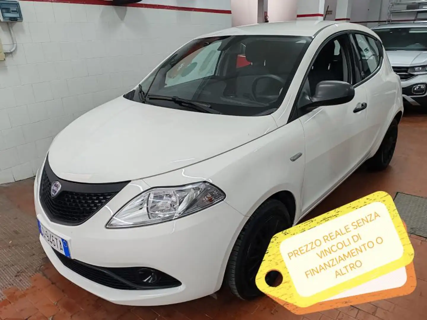 Lancia Ypsilon Ypsilon 1.0 hybrid Silver s&s 70cv Zwart - 1