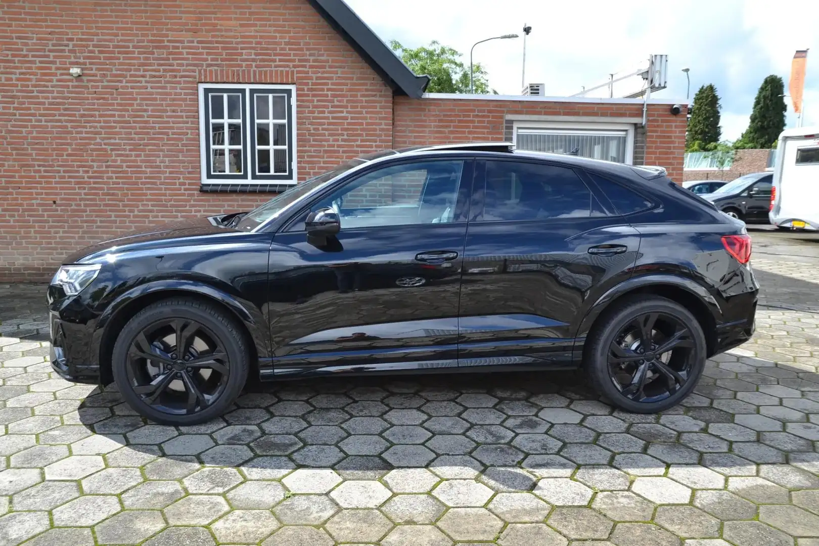 Audi Q3 Sportback 45 TFSI quattro edition one Zwart - 2