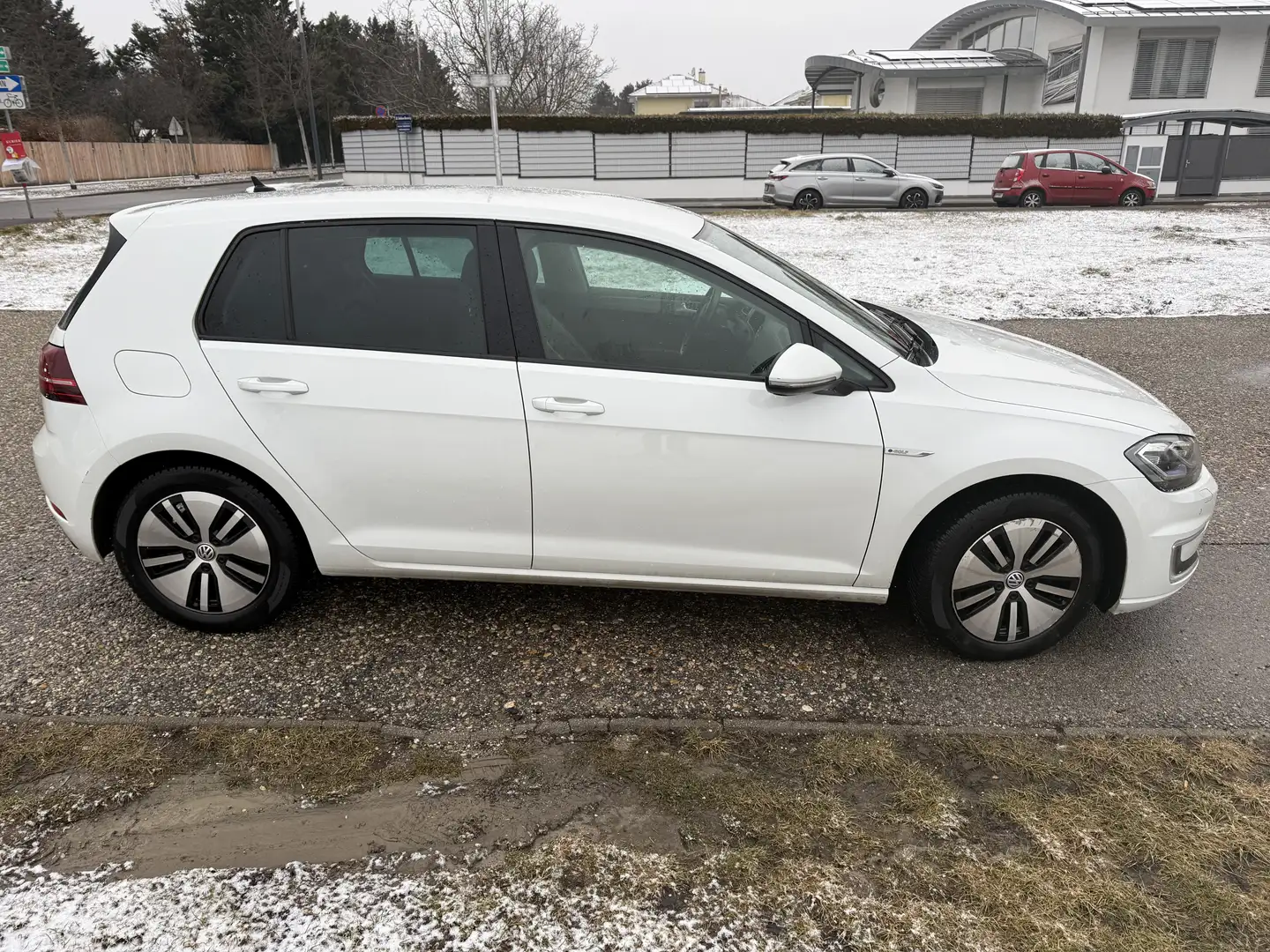 Volkswagen e-Golf e-Golf 35,8kWh (mit Batterie) Weiß - 1