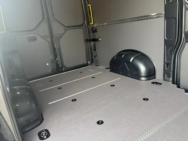 Volkswagen Crafter view 9