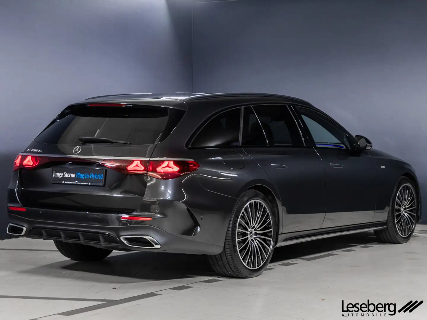 Mercedes-Benz E 300 E 300 de T AMG LED/AHK/Distro./Kamera/Night/DAB/ Grau - 2