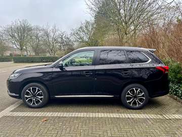 Outlander 2.4 4WD Plug-In Hybrid