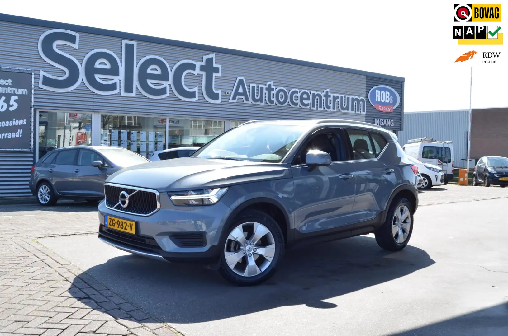 Volvo XC40 1.5 T3 Momentum Pro|LED|STOELVERW.|1/2LEER|ELECTR. Grau - 1