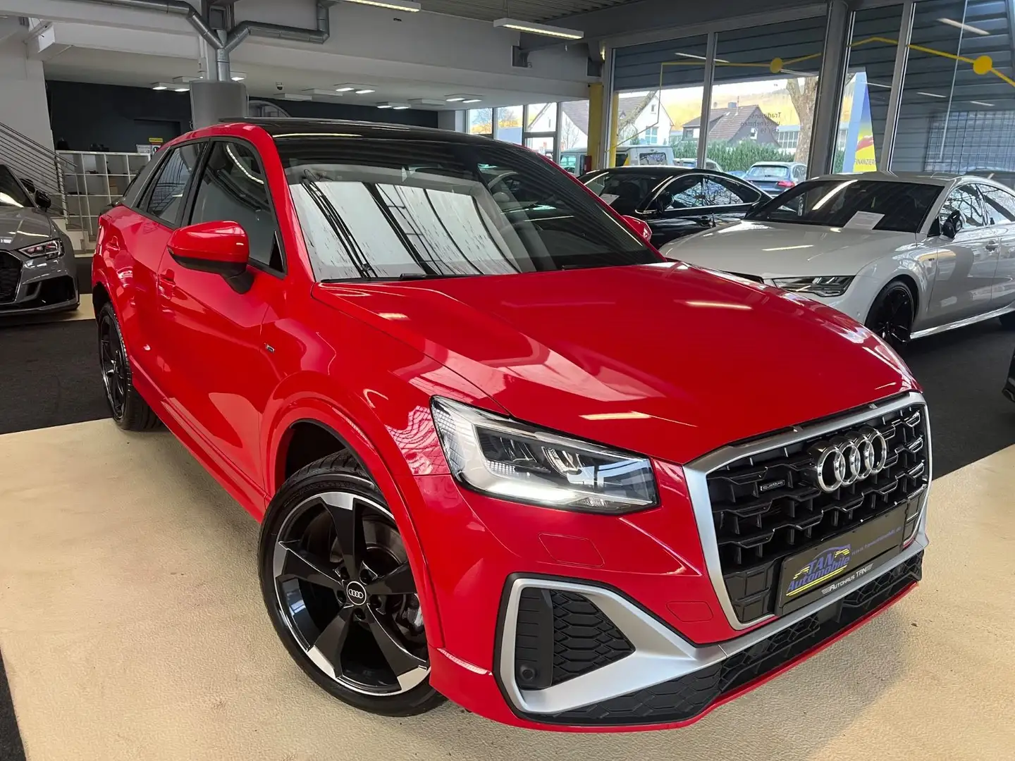 Audi Q2 35 TDI quattro S line *PANORAMADACH* Rot - 1