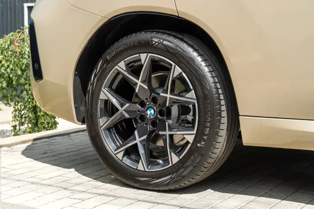BMW X3 view 10