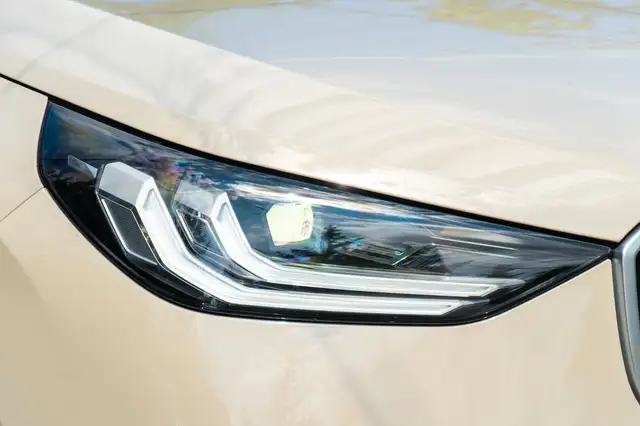 BMW X3 view 8