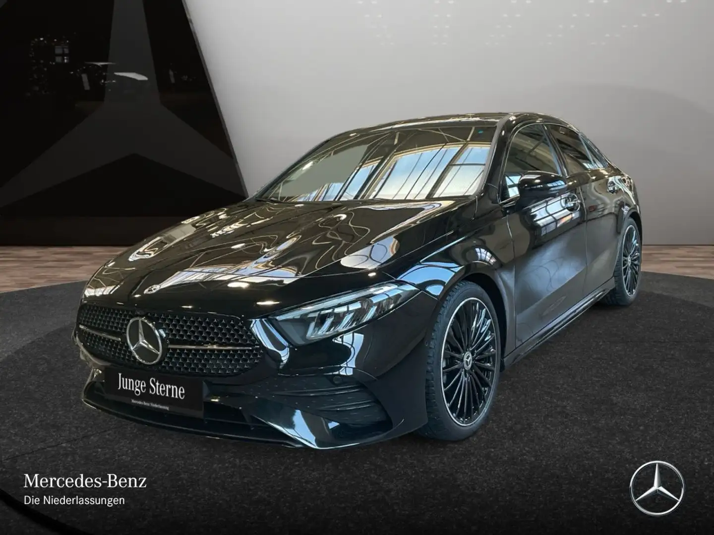 Mercedes-Benz A 200 Lim AMG+NIGHT+PANO+360°+LED+TOTW+KEYLESS+7G Schwarz - 2