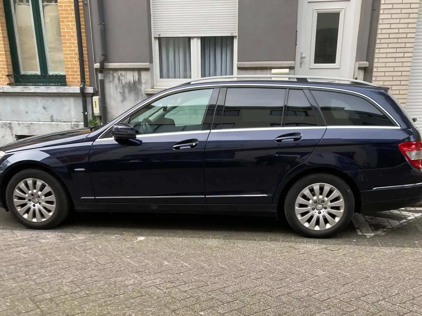 Mercedes-Benz 210/310 C200cdi bliueffincy Modrá - 2