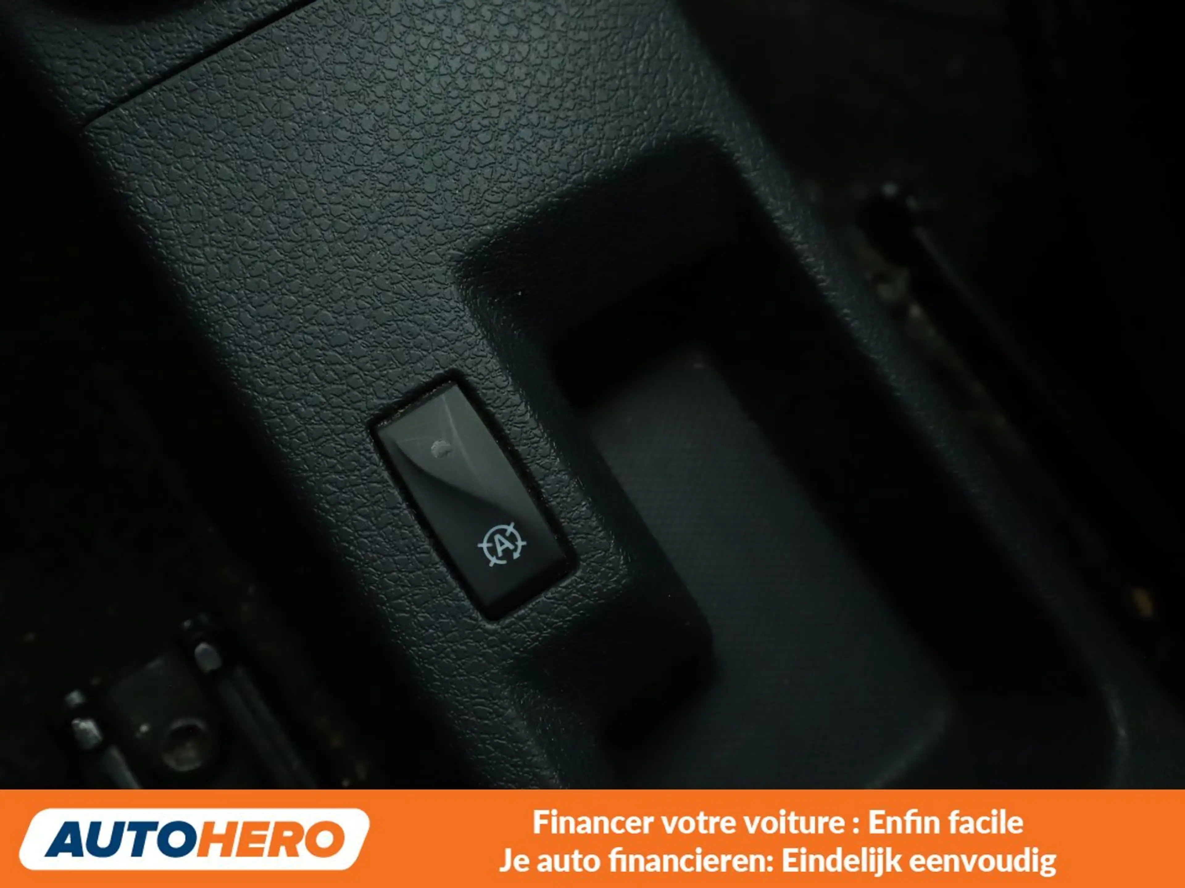 Dacia Logan 0.9 TCe Comfort — photo 13