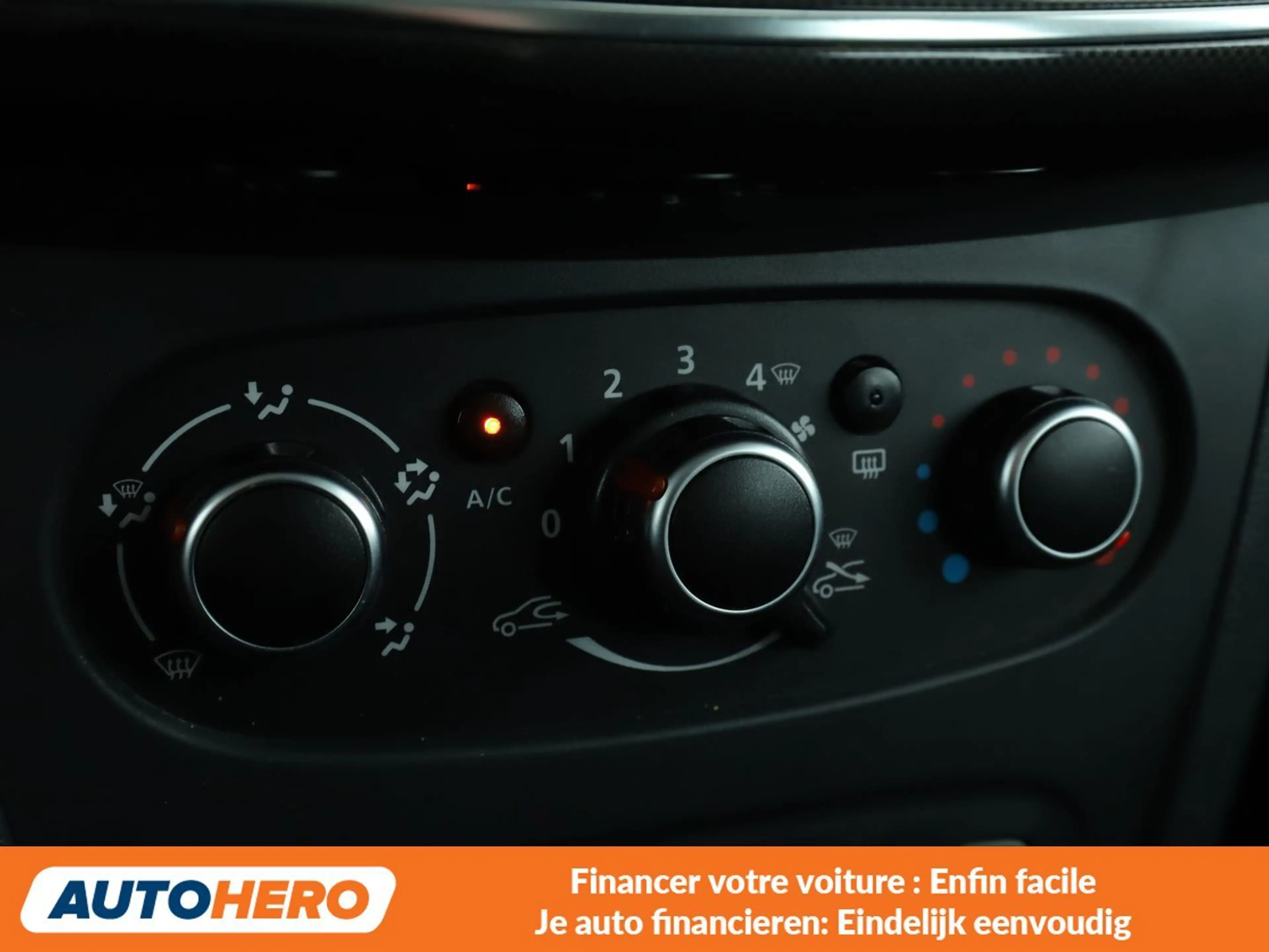 Dacia Logan 0.9 TCe Comfort — photo 11