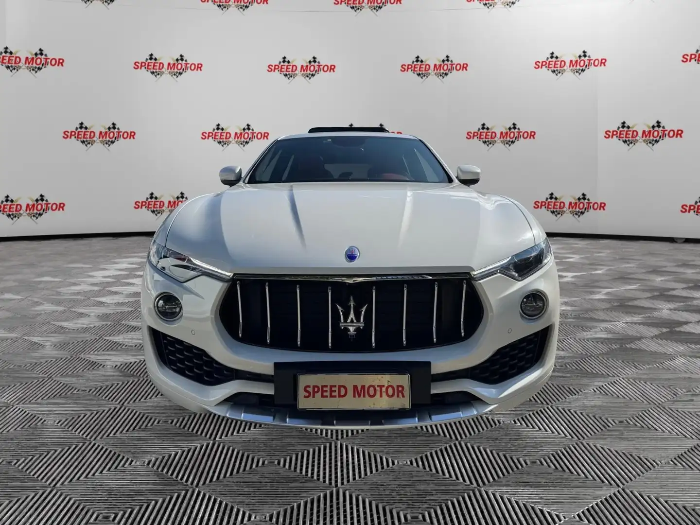 Maserati Levante Levante V6 Diesel AWD, TETTO APRIBILE, FULL LED Bianco - 2