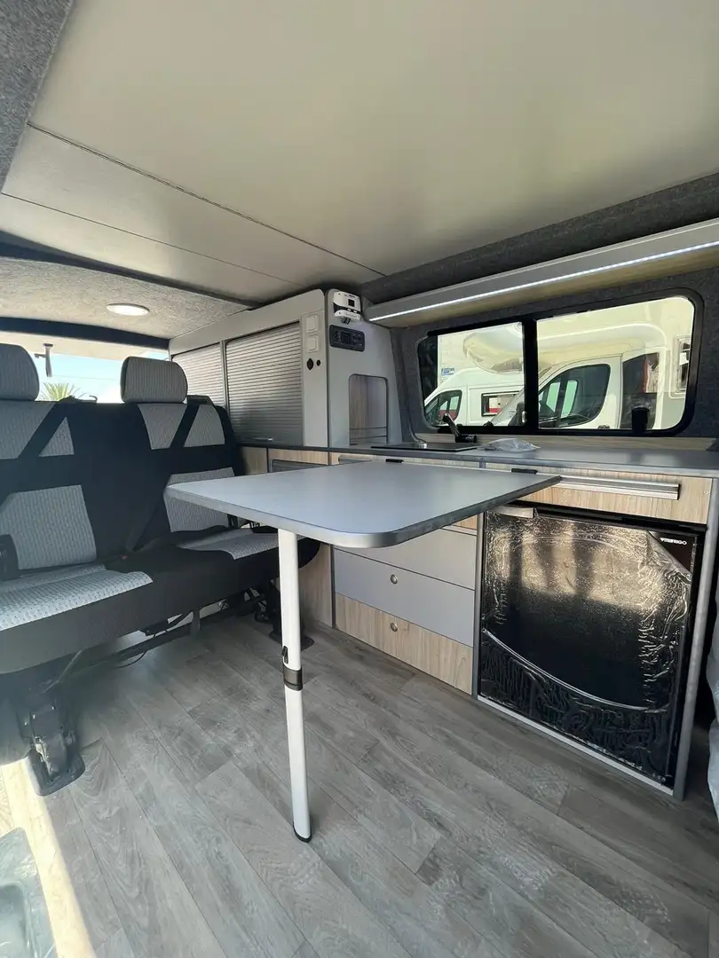 Volkswagen T5 Transporter Transporter T5 base larga CAMPER Plateado - 2