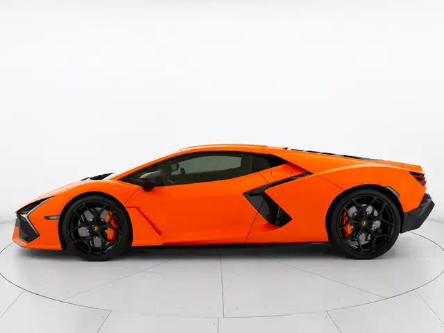 Lamborghini Revuelto view 3