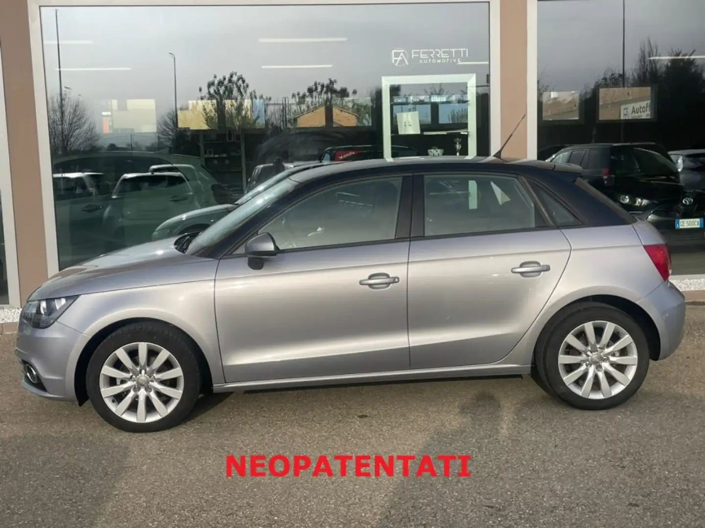 Audi A1 SPB 1.6 TDI Attraction Argent - 1