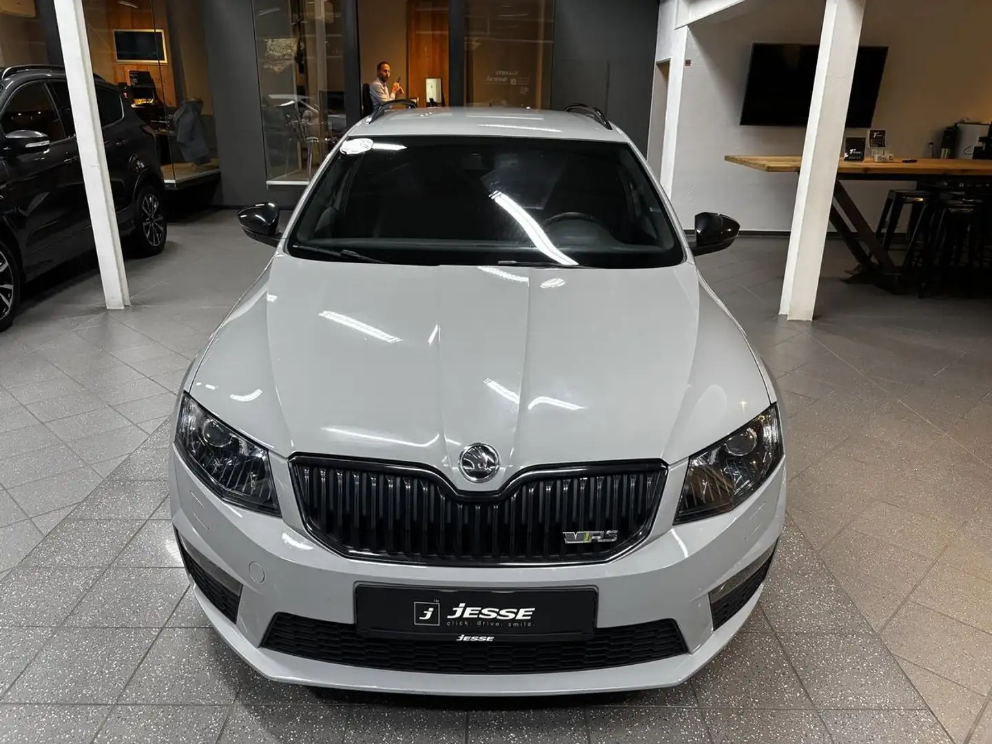 Skoda Octavia 2.0 TSI RS DSG Bi-Xenon Navi SHZ PDC Grijs - 2
