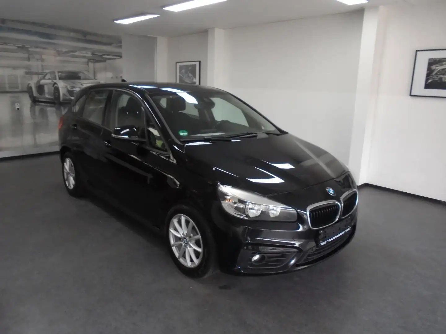 BMW 218 Active Tourer Automatik AHK PDC TÜV 05/2027 Schwarz - 2