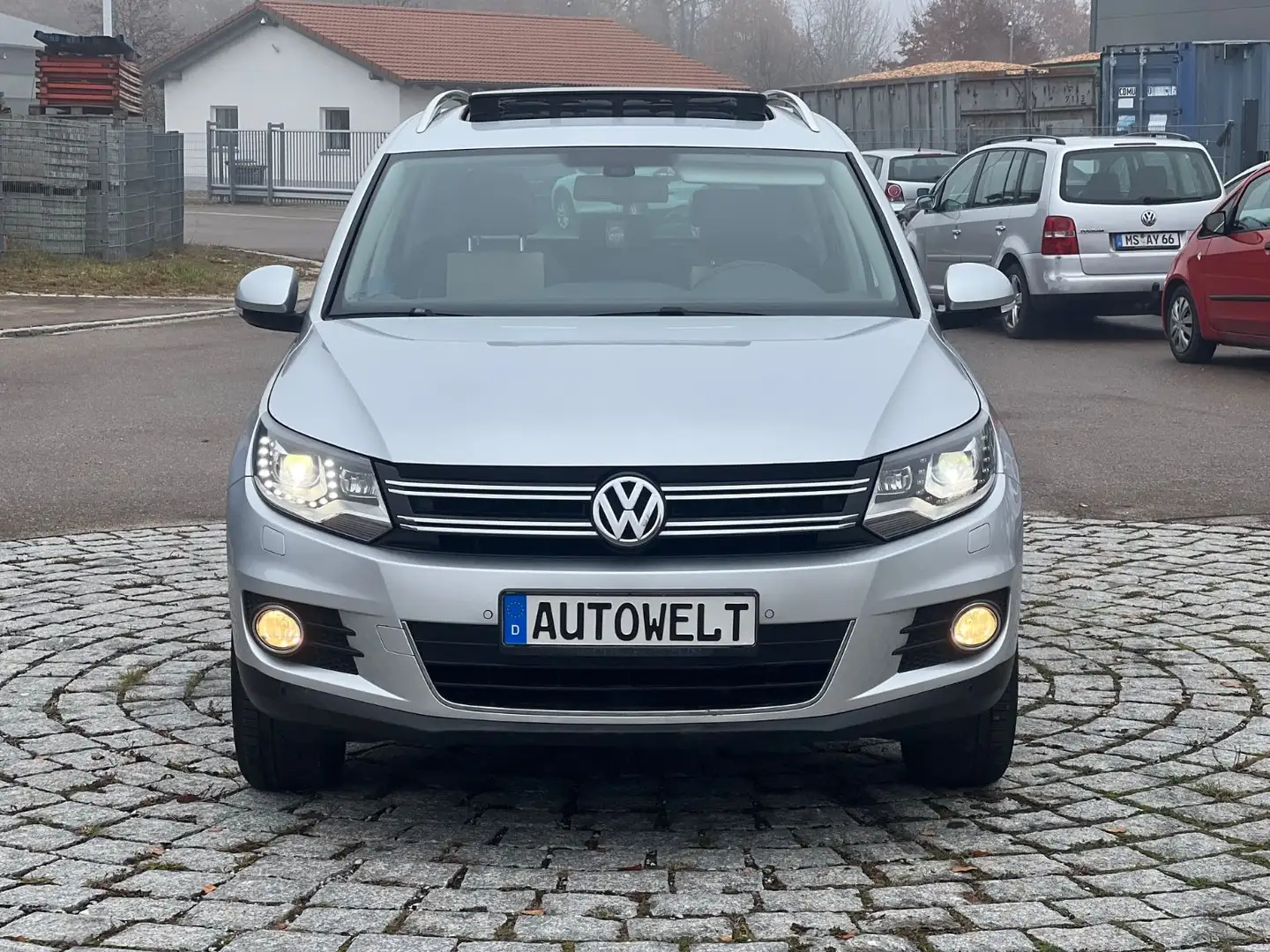 Volkswagen Tiguan 2.0 TDI DSG 4Motion Xe LED AHK Pano Silber - 1