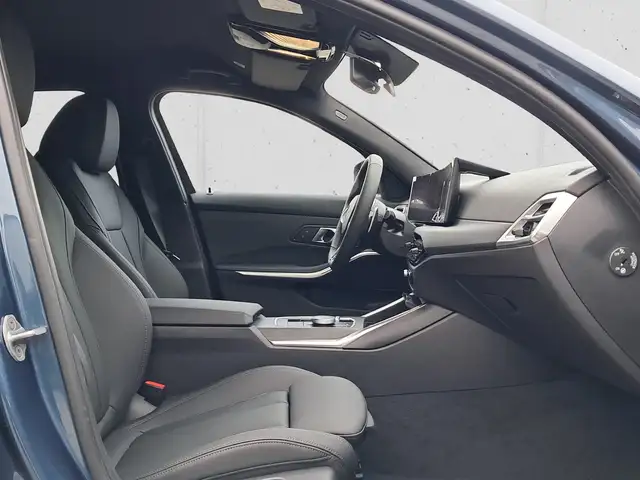 BMW 3 Series view 15