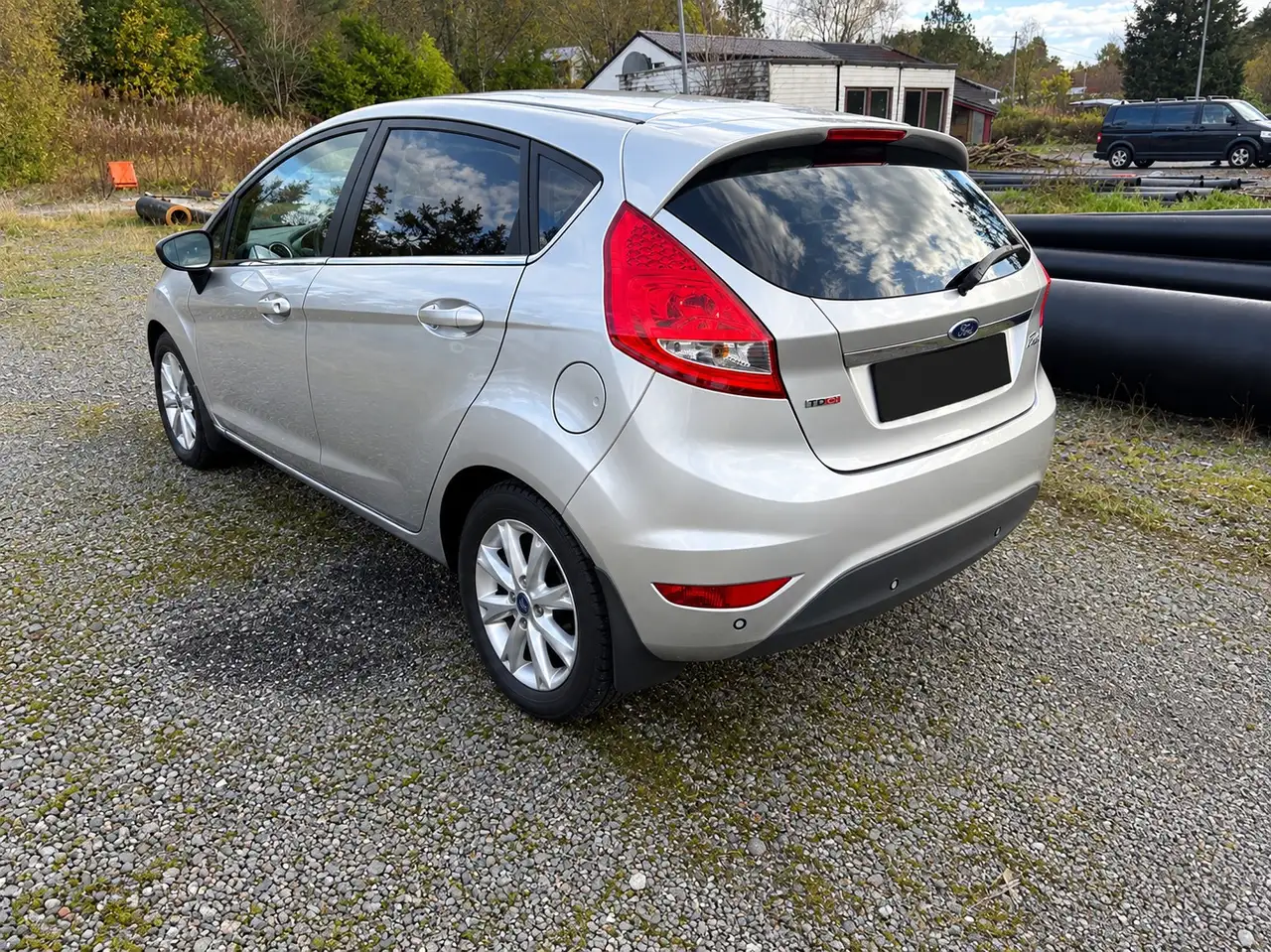 Ford Fiesta 5 portes — photo 3