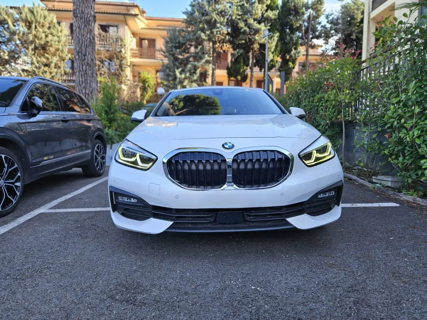 BMW 118 118d 5p. Business Advantage Blanc - 1