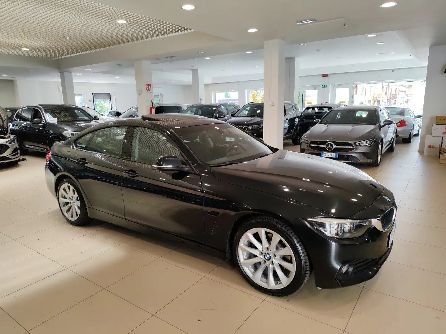 BMW 420 d 190cv auto Tetto Navi Fari LED Cerchi 18” Nero - 2