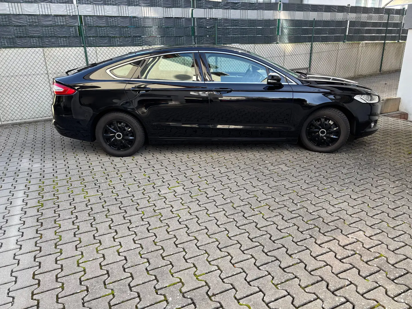 Ford Mondeo Mondeo 2.0 TDCi Start-Stopp Business Edition Černá - 2