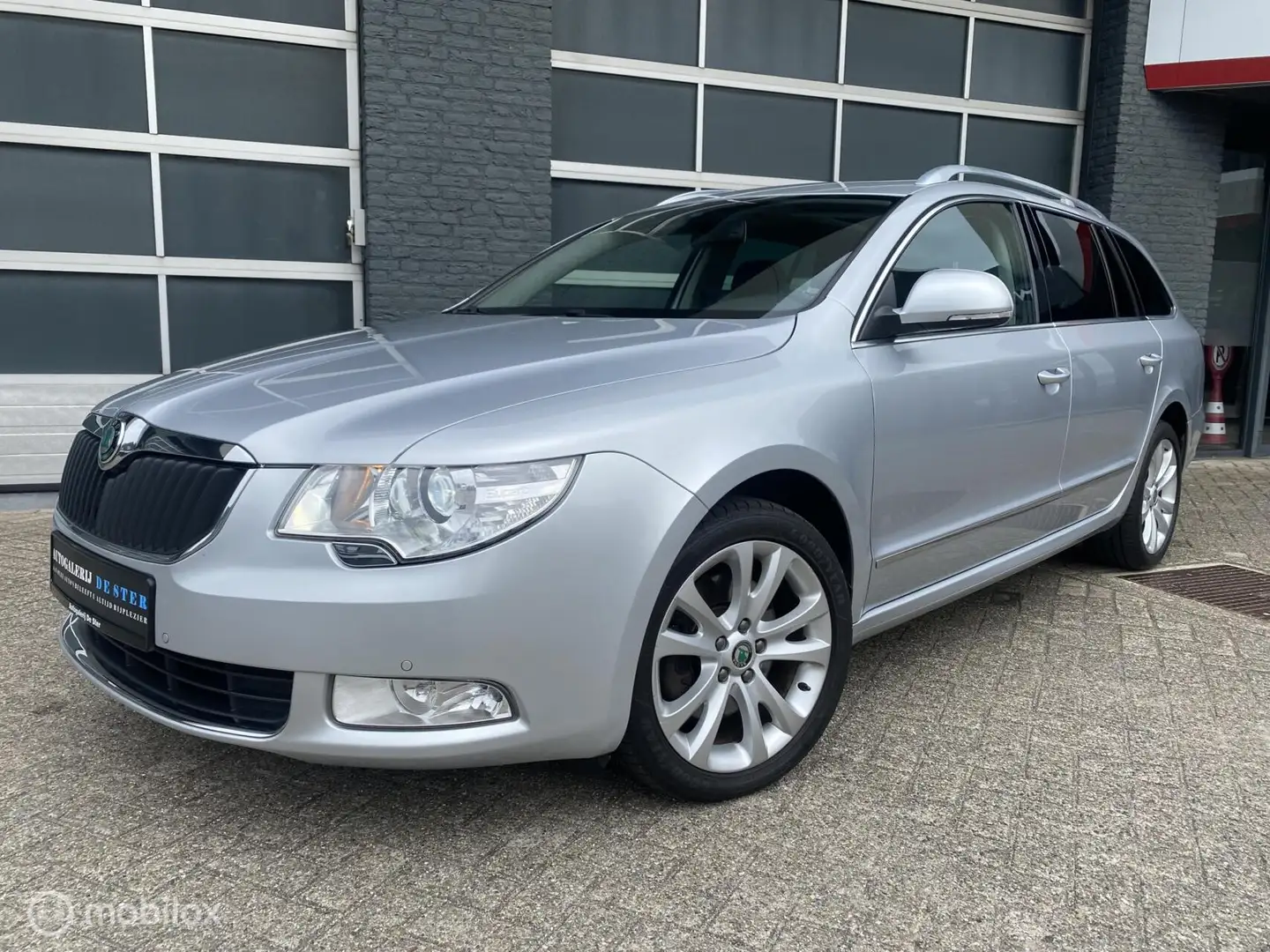 Skoda Superb Combi 1.8 TSI Elegance Business Line Zilver - 2